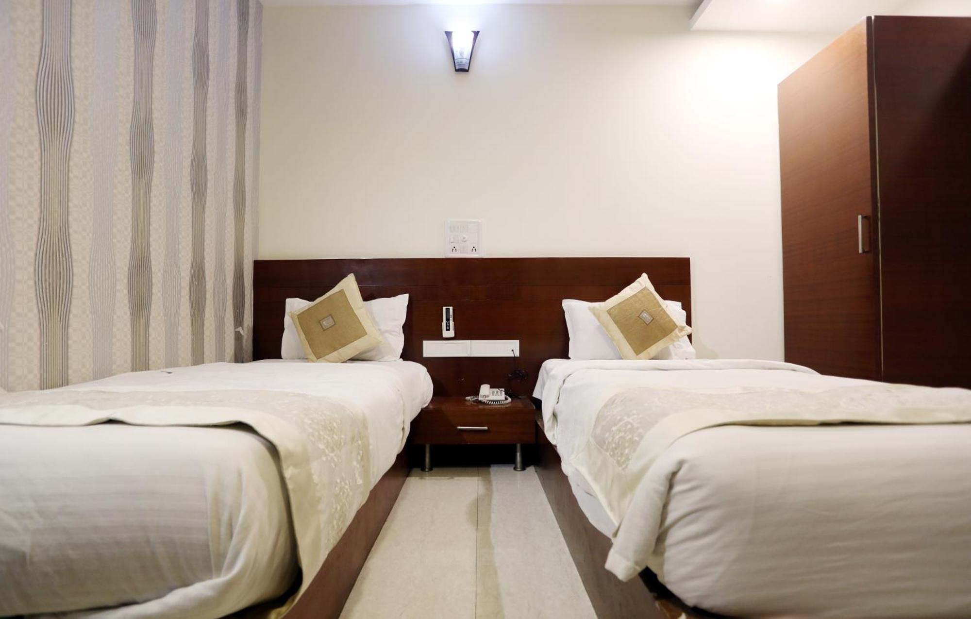 Hotel Shri Khedapati International Dewas Exterior foto