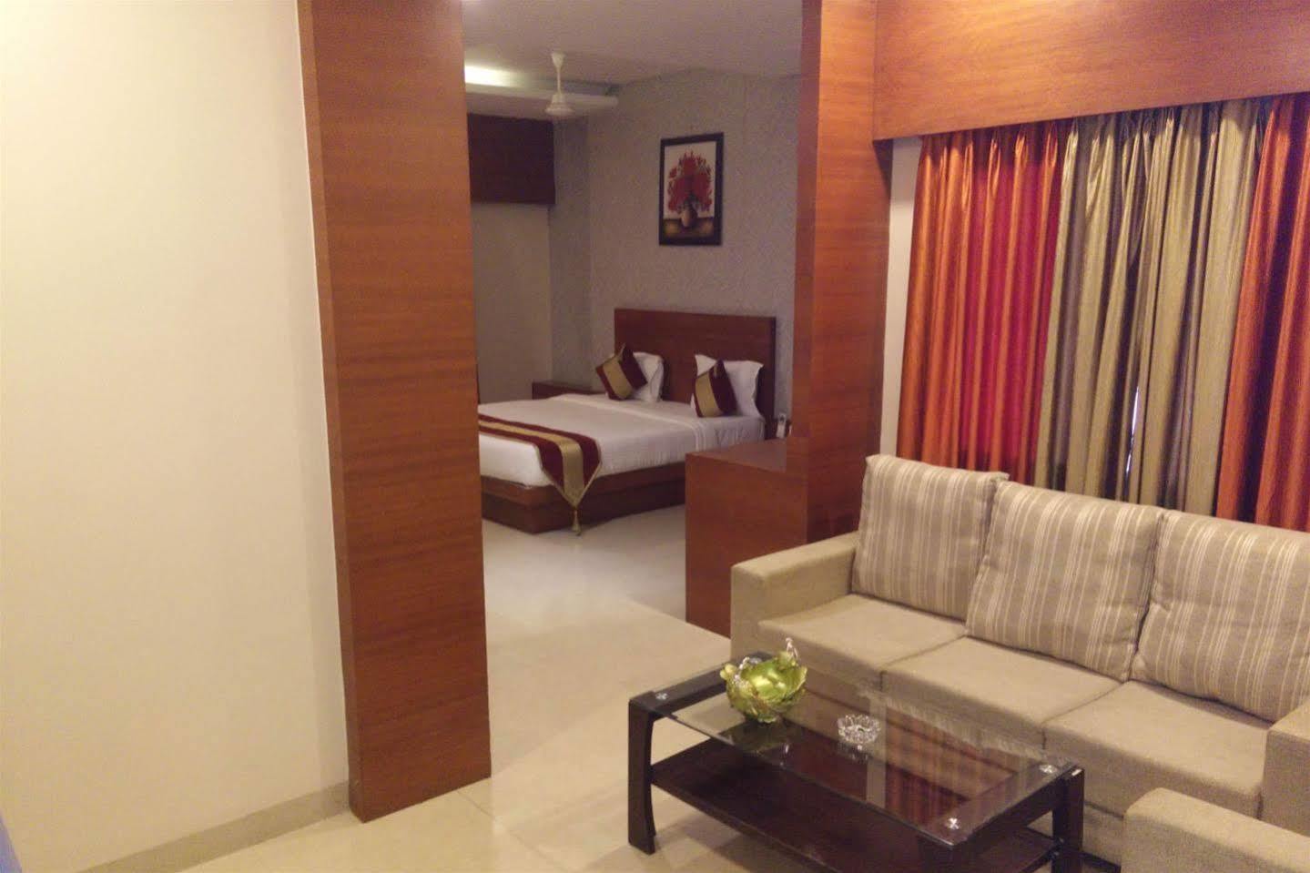 Hotel Shri Khedapati International Dewas Exterior foto