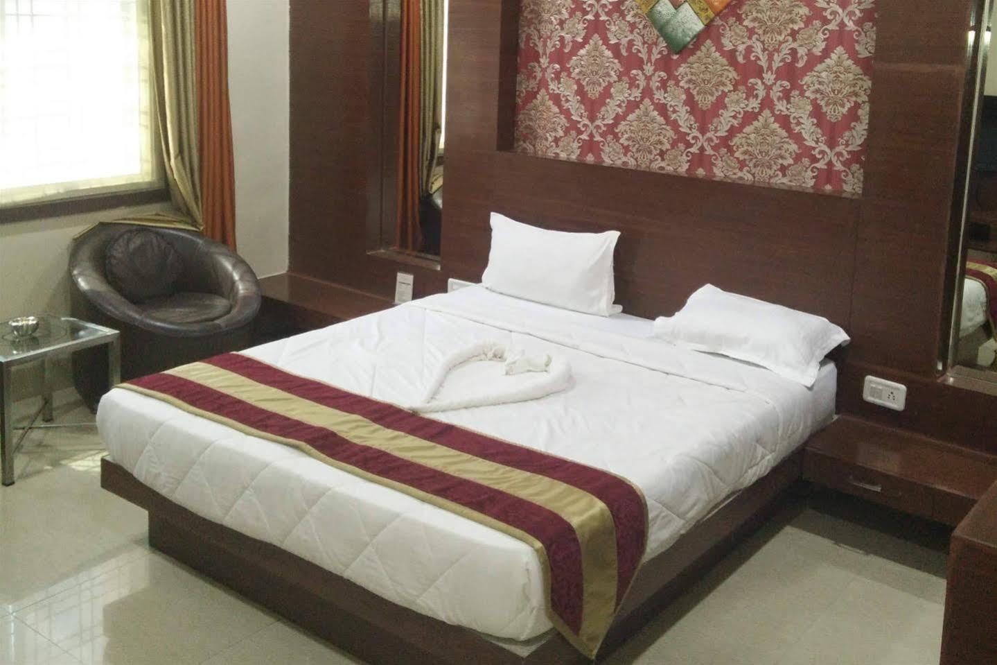 Hotel Shri Khedapati International Dewas Exterior foto