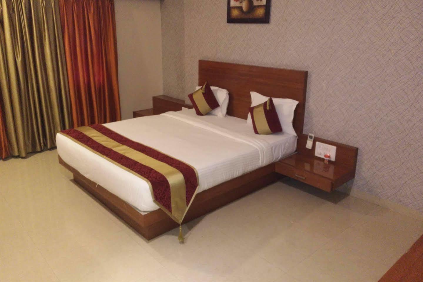 Hotel Shri Khedapati International Dewas Exterior foto