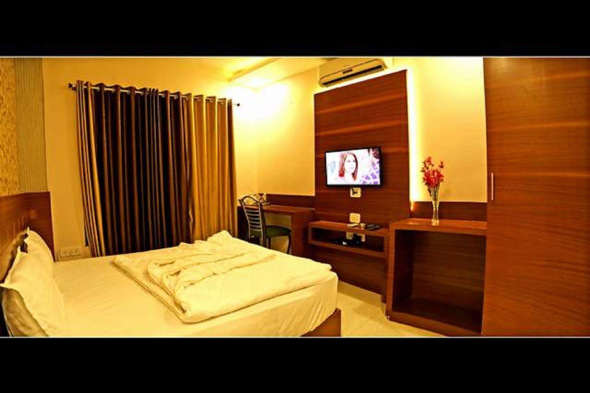 Hotel Shri Khedapati International Dewas Exterior foto