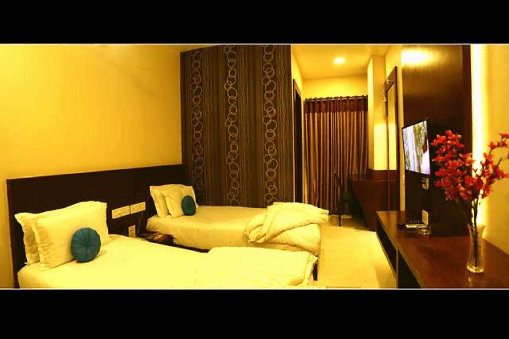 Hotel Shri Khedapati International Dewas Exterior foto